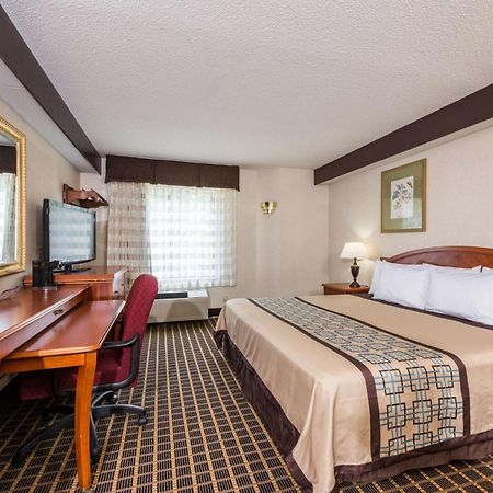Days Inn By Wyndham Yadkinville Экстерьер фото
