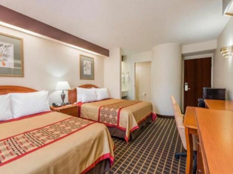 Days Inn By Wyndham Yadkinville Экстерьер фото