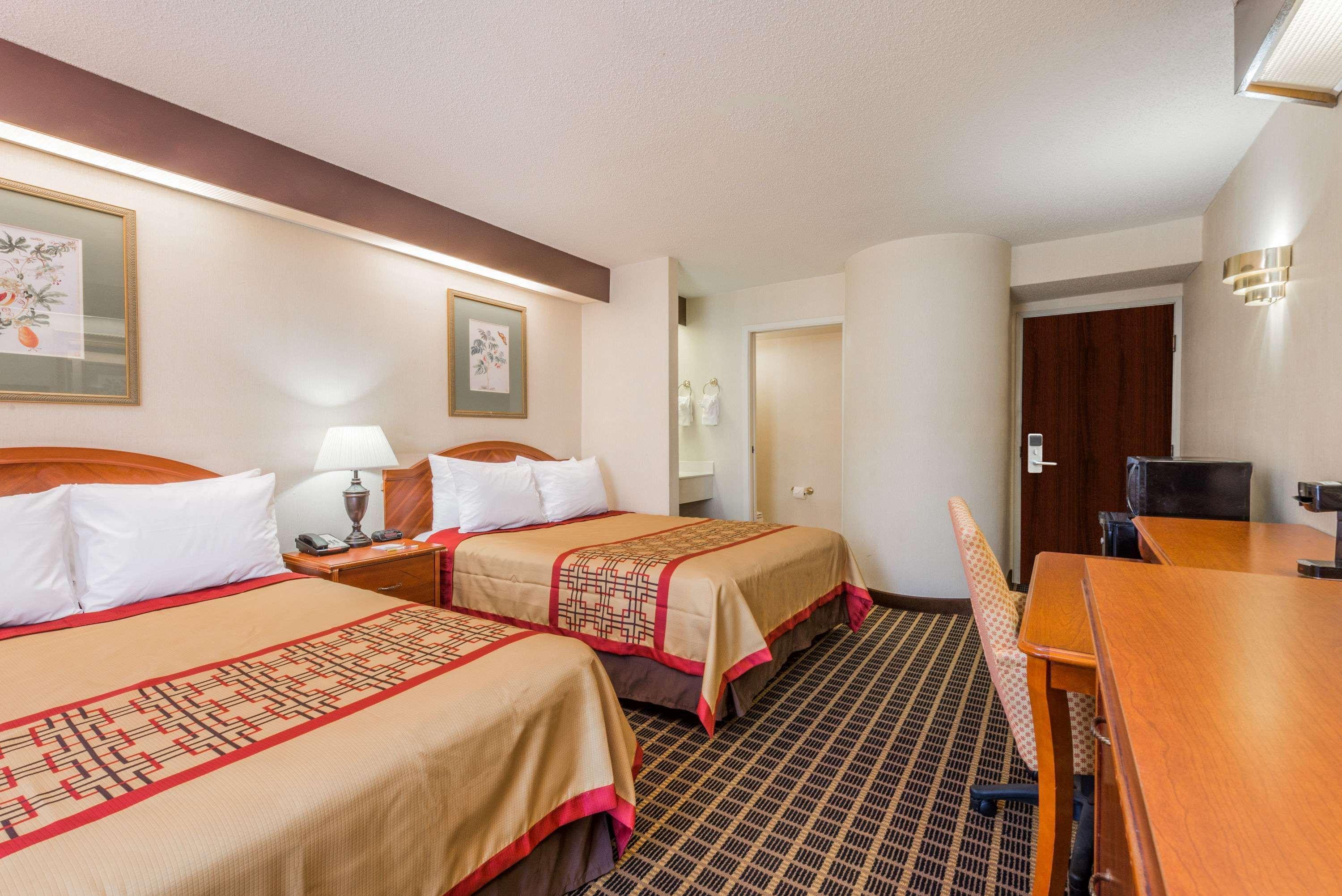 Days Inn By Wyndham Yadkinville Экстерьер фото
