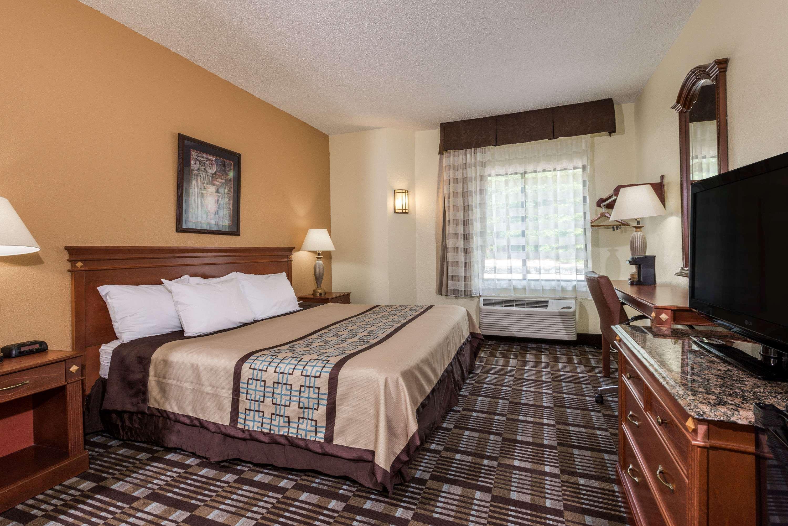 Days Inn By Wyndham Yadkinville Экстерьер фото