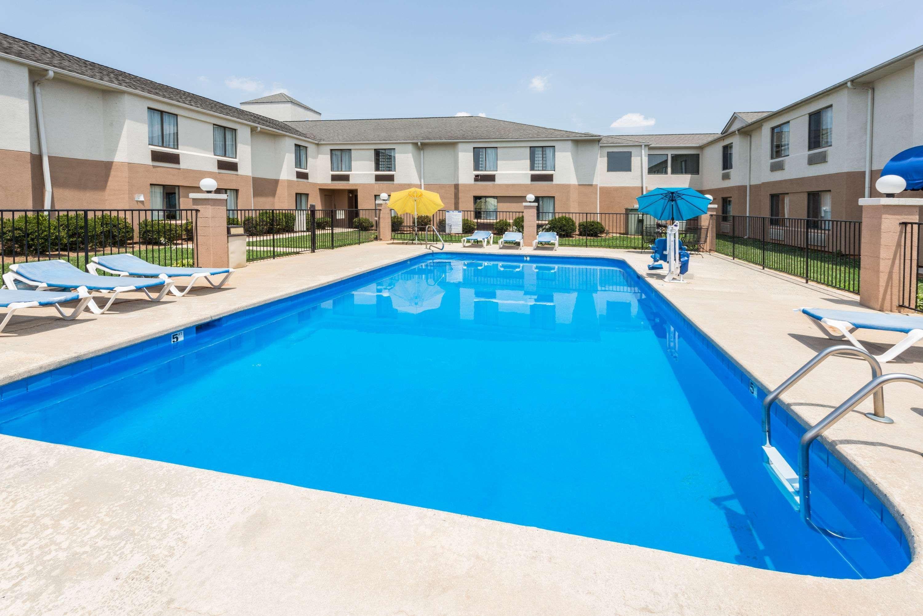 Days Inn By Wyndham Yadkinville Экстерьер фото