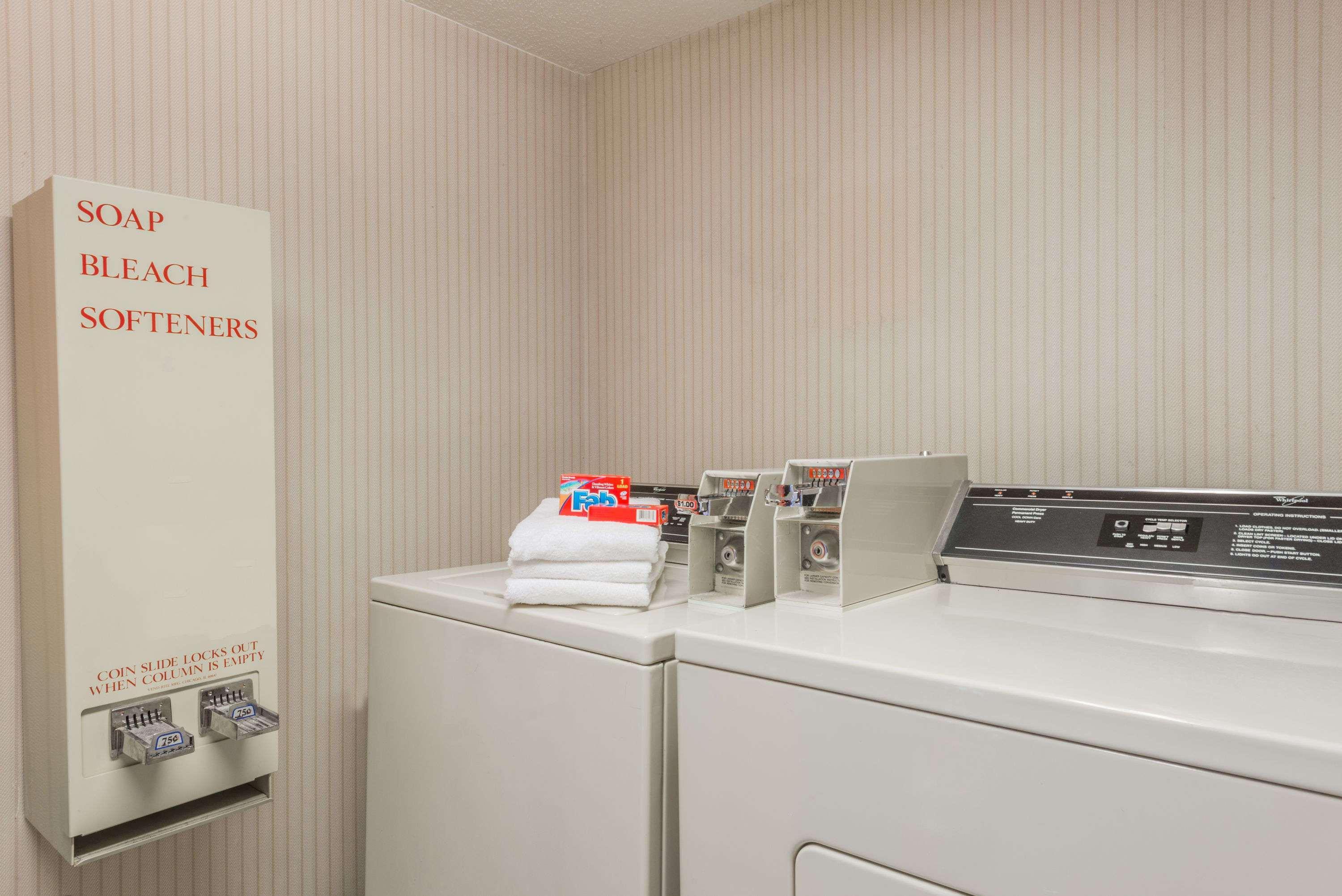 Days Inn By Wyndham Yadkinville Экстерьер фото