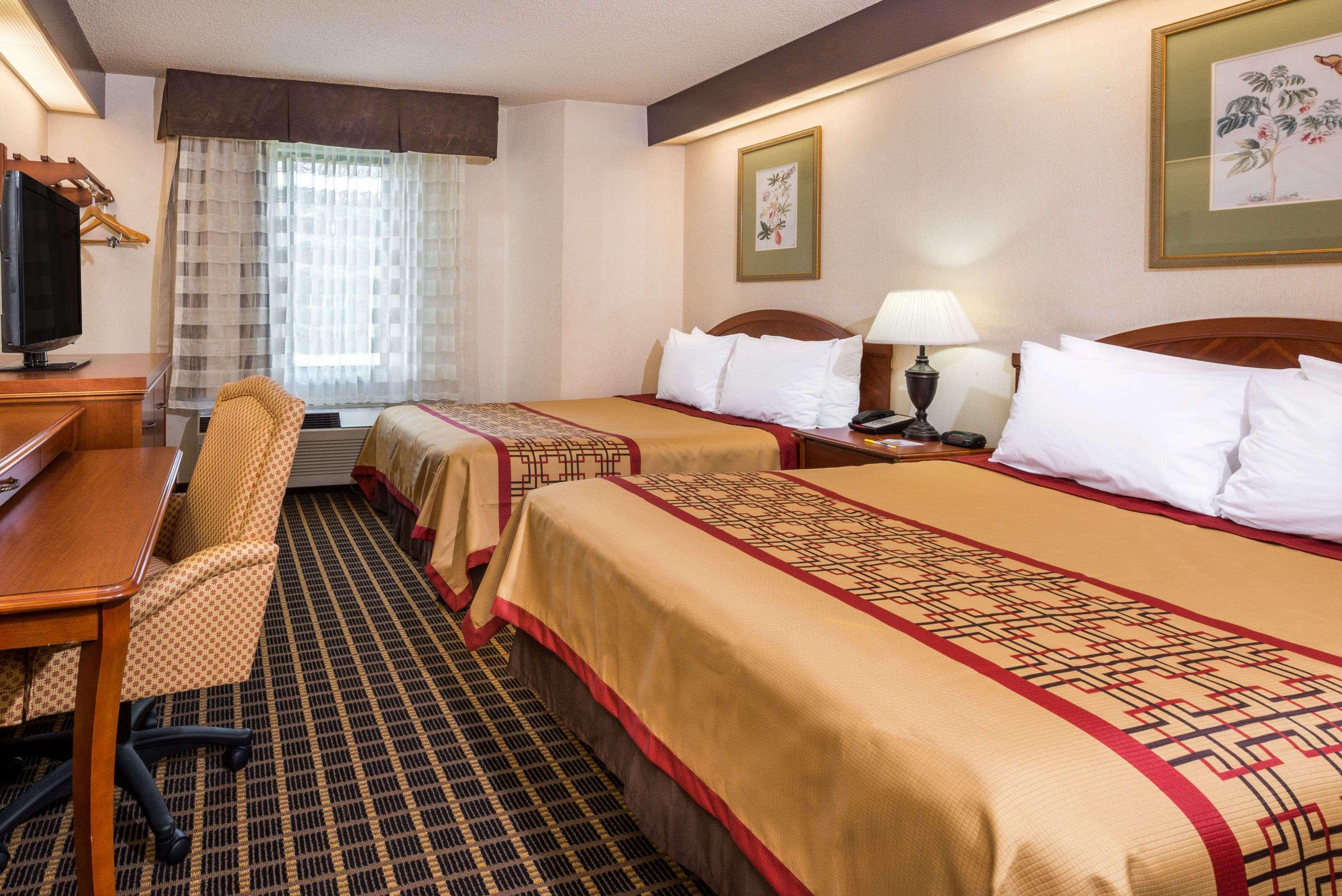 Days Inn By Wyndham Yadkinville Экстерьер фото