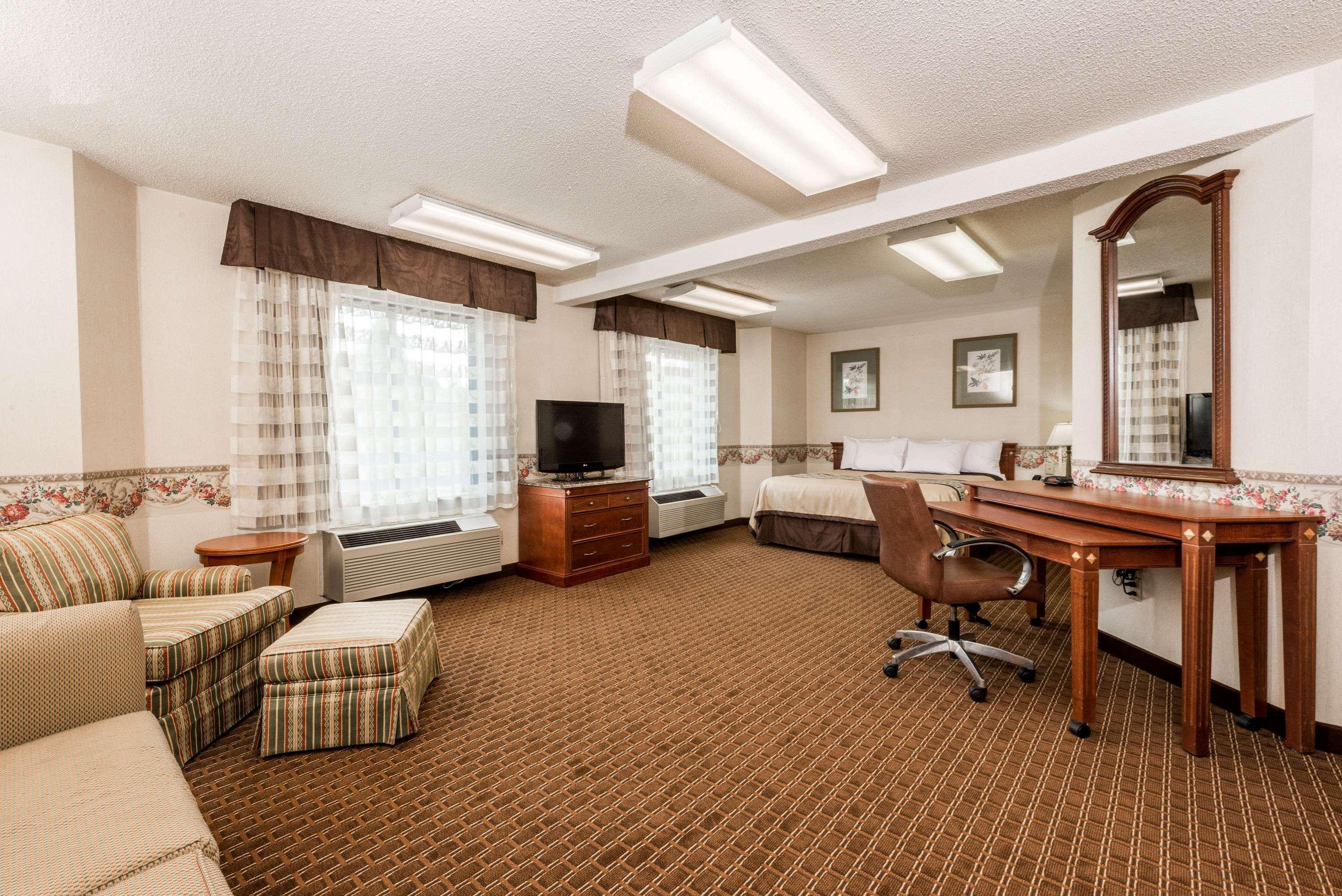 Days Inn By Wyndham Yadkinville Экстерьер фото