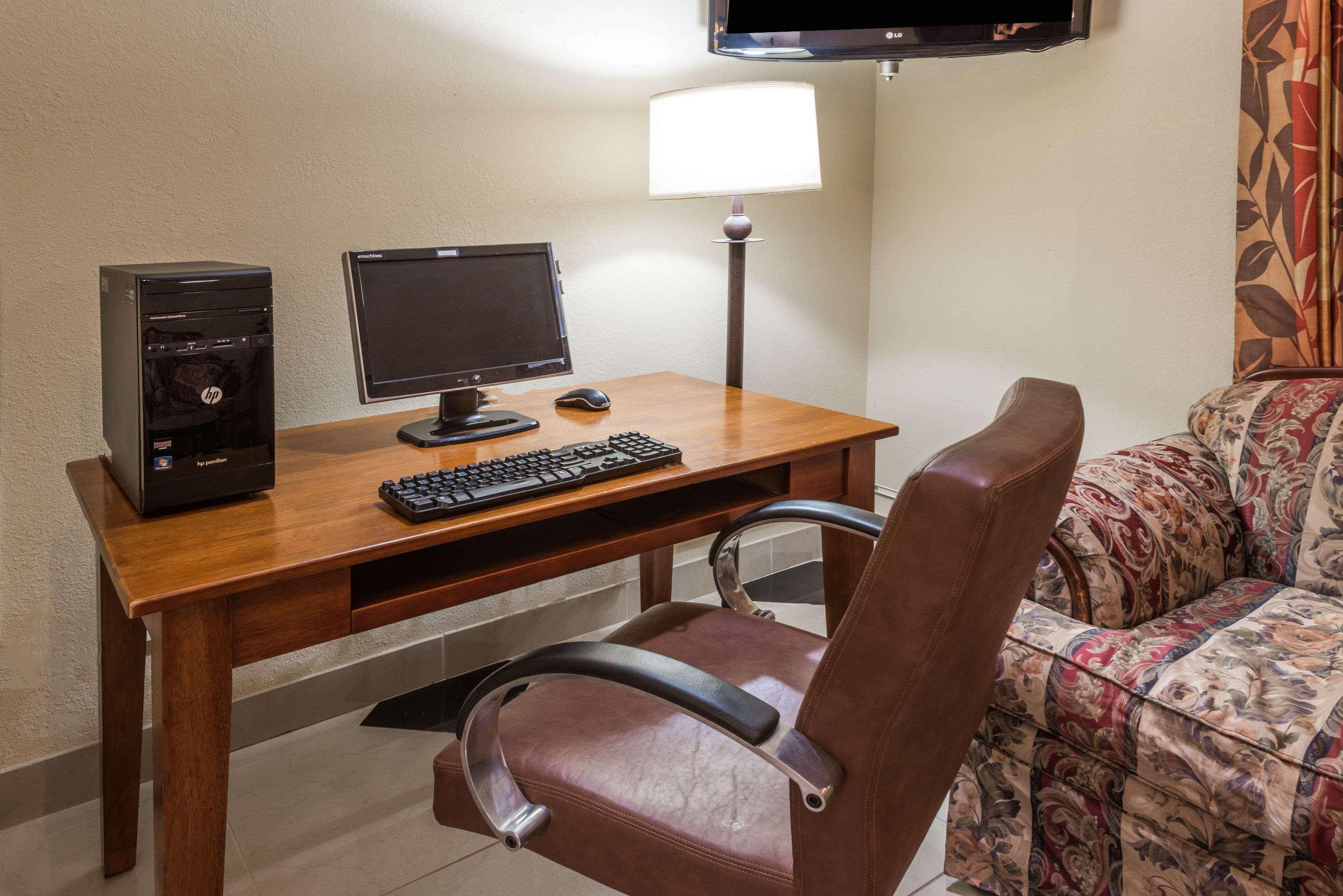 Days Inn By Wyndham Yadkinville Экстерьер фото