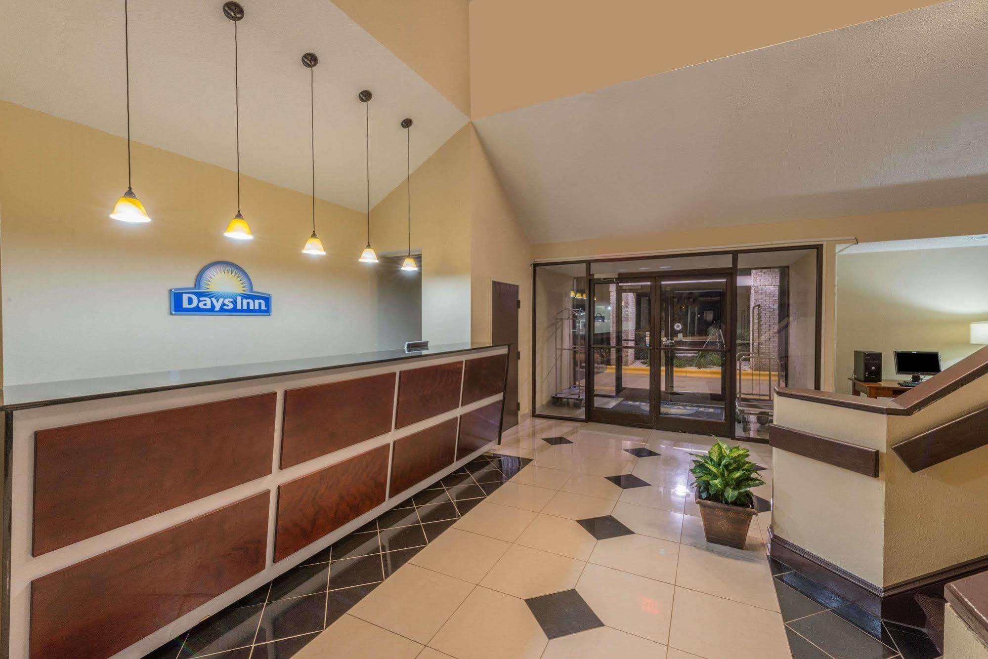 Days Inn By Wyndham Yadkinville Экстерьер фото