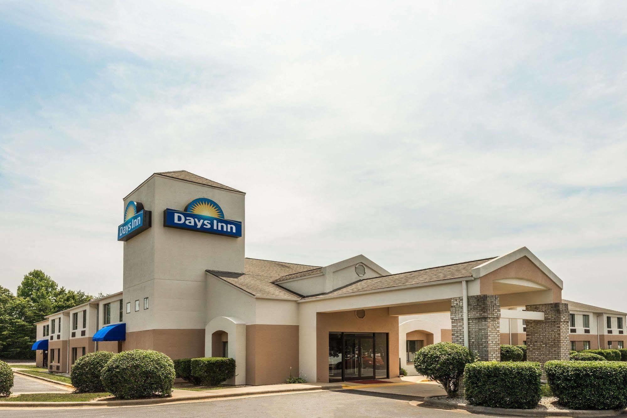 Days Inn By Wyndham Yadkinville Экстерьер фото